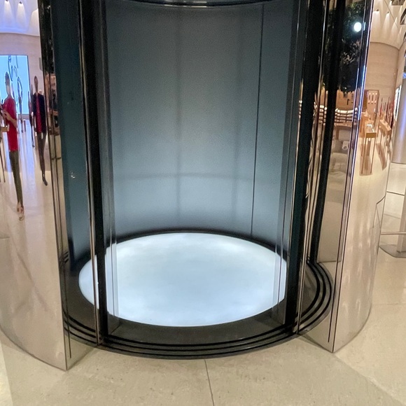 Meet your Posher, Valerie - Picture 1 of 1